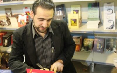 الزميل مهند صلاحات يوقع كتابه الجديد وحيدان في الانتظار